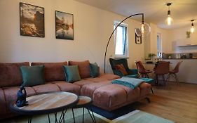 Design-Apartment I direkt im Zentrum I Boxspring I Nespresso I Terrasse mit Garten I Parkplatz